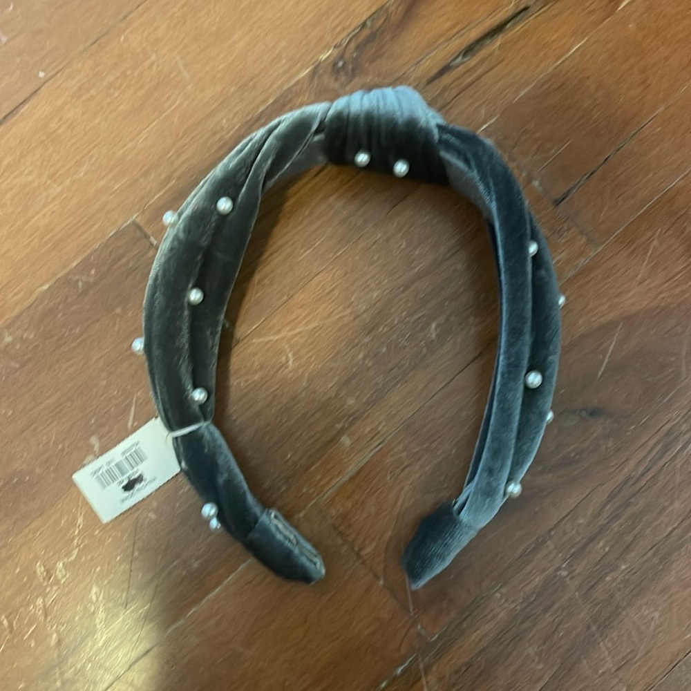 NWT Pearl knot headband